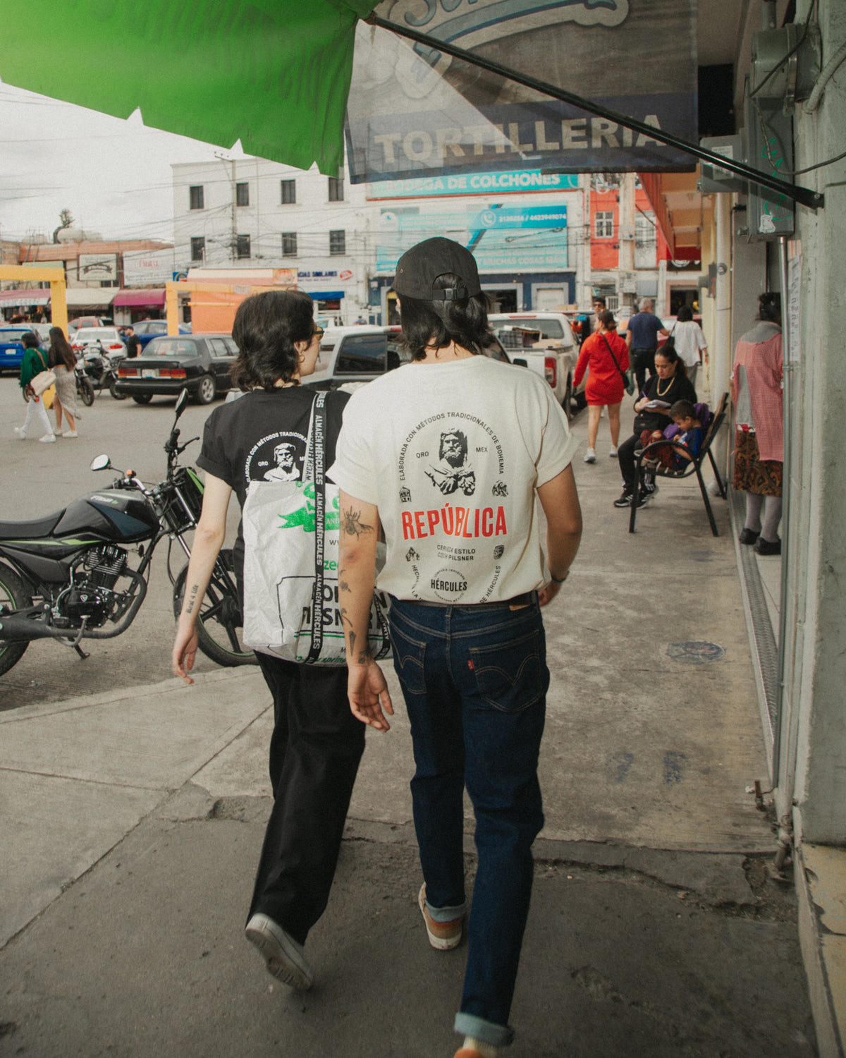 Playera - República - Color Hueso